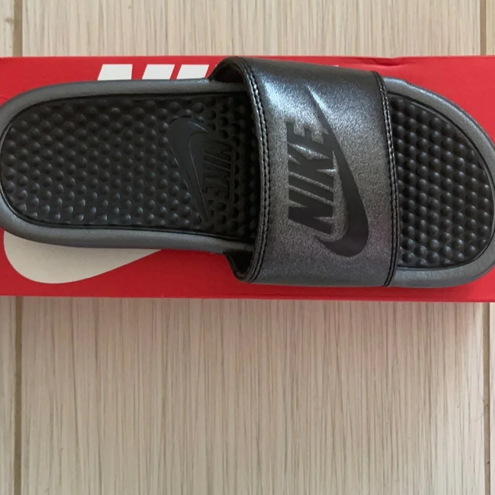 Nike Benassi JDI Metallic QS Women's Slides Size 6 - Picture 1 of 8